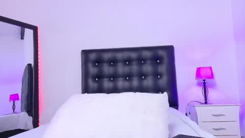 skinny_hottie18 online show from 10.31.25