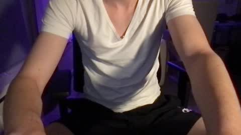 Snapshot of skinnyrisky chatting on 10.21.25 skinnyrisky online show from 10.21.25