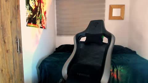 Snapshot of skull_prospect chatting on 01.08.25 Liam Vokov online show from 01.08.25