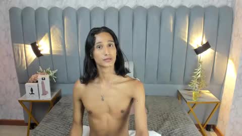 Snapshot of sky_fox_1 chatting on 12.19.24 STIVEN online show from 12.19.24