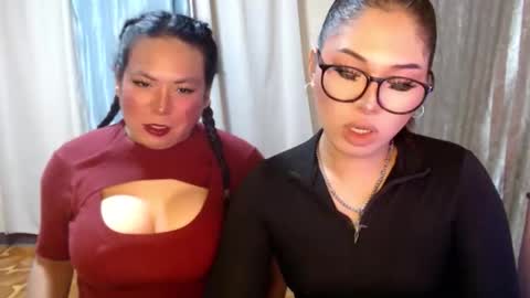 Snapshot of sky_fox_sweetxx chatting on 10.22.25 online show from 10.22.25