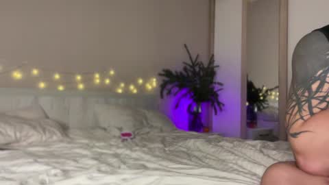 Snapshot of skyffi chatting on 12.26.24 GARRY AND SOPHIA online show from 12.26.24