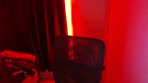 Snapshot of skykar chatting on 10.04.25 reep online show from 10.04.25