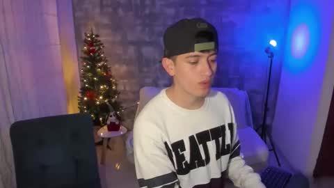 Snapshot of skyrid3r chatting on 12.04.25 Skyrider online show from 12.04.25