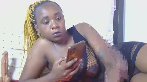 Snapshot of skyy_brown chatting on 02.25.25 Bella online show from 02.25.25