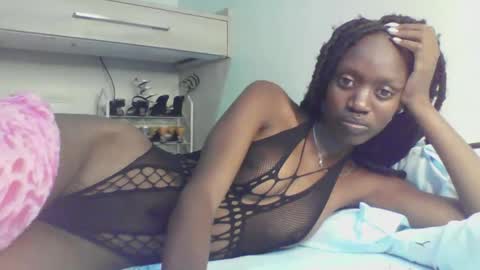 Snapshot of slim_ebony2006 chatting on 10.01.25 Anna online show from 10.01.25