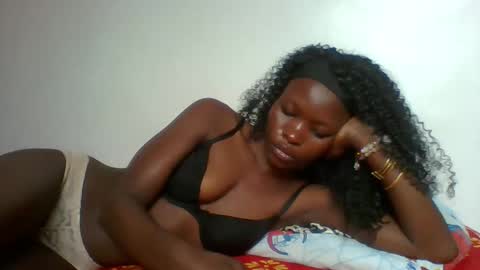 Snapshot of slimdiva chatting on 10.06.25 slimdiva online show from 10.06.25
