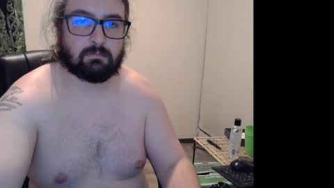 Snapshot of slimdizzy64 chatting on 01.06.25 slave drew or slut online show from 01.06.25