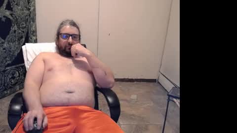 Snapshot of slimdizzy64 chatting on 03.02.25 slave drew or slut online show from 03.02.25
