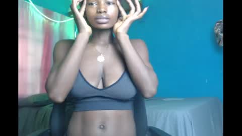 Snapshot of slimzyx chatting on 03.01.25 slimzyx online show from 03.01.25