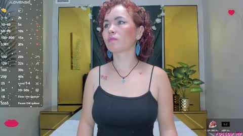 Snapshot of slut_milf4u chatting on 02.18.25 Paola online show from 02.18.25