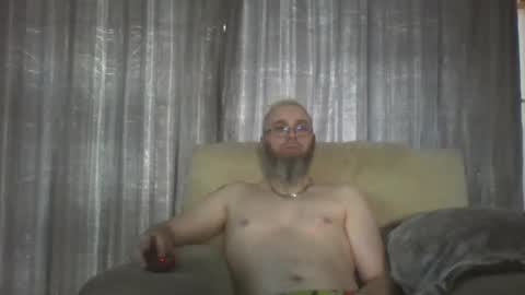 Snapshot of slutfucker20 chatting on 01.12.25 slutfucker20 online show from 01.12.25