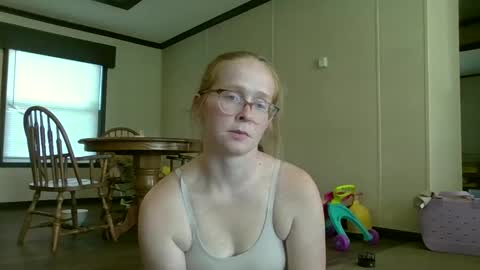 Snapshot of slutty_redhead3 chatting on 09.26.25 Slutty redhead3 online show from 09.26.25