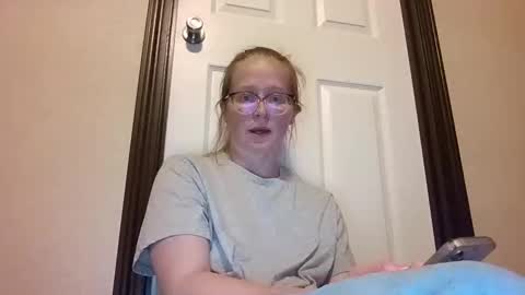 Snapshot of slutty_redhead3 chatting on 10.19.25 Slutty redhead3 online show from 10.19.25