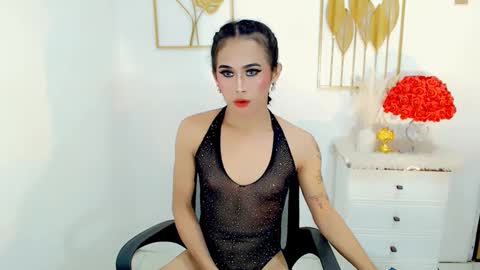 Snapshot of slutty_vanna chatting on 02.20.25 mia online show from 02.20.25