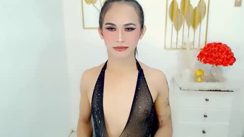 Snapshot of slutty_vanna chatting on 02.22.25 mia online show from 02.22.25