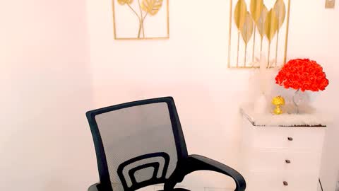 Snapshot of slutty_vanna chatting on 02.22.25 mia online show from 02.22.25