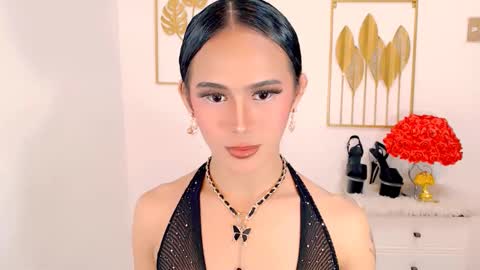 Snapshot of slutty_vanna chatting on 03.06.25 mia online show from 03.06.25