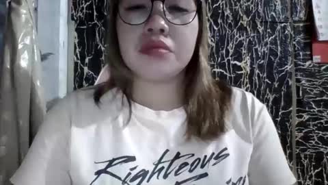 Snapshot of small_boobs59 chatting on 12.19.24 Lovewella online show from 12.19.24