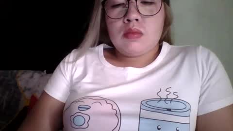 Snapshot of small_boobs59 chatting on 03.04.25 Lovewella online show from 03.04.25