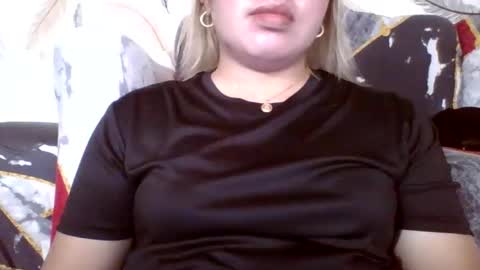 Snapshot of small_boobs59 chatting on 10.05.25 Lovewella online show from 10.05.25