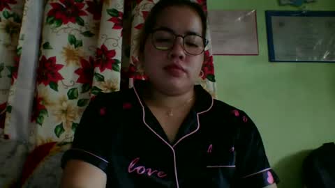 Snapshot of small_boobs59 chatting on 10.31.25 Lovewella online show from 10.31.25