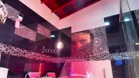 Small Hot19 online show from 10.24.25