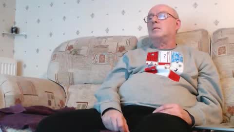 Snapshot of smallsteve562 chatting on 10.29.25 Steve online show from 10.29.25