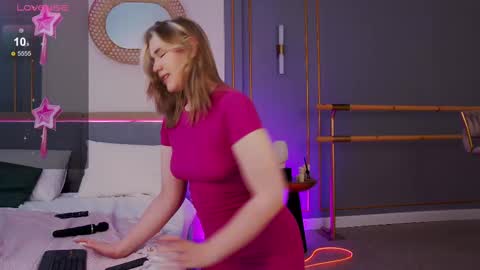 Snapshot of smiley_mia_ chatting on 02.28.25 Mia online show from 02.28.25