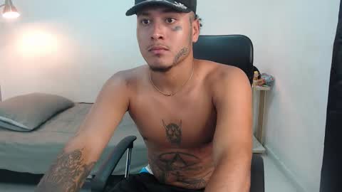 Snapshot of snak_master1 chatting on 09.23.25 snak_master1 online show from 09.23.25