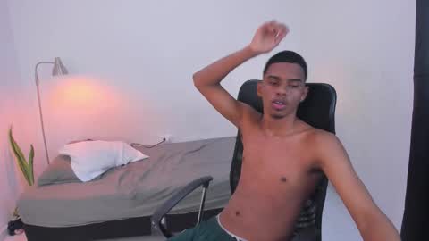 Snapshot of snak_master1 chatting on 10.08.25 snak_master1 online show from 10.08.25