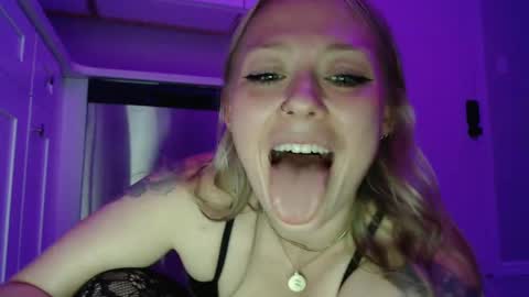 sneakyalicek online show from 01.30.25