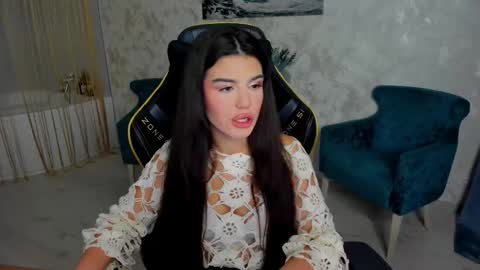 snowingwinter online show from 10.13.25