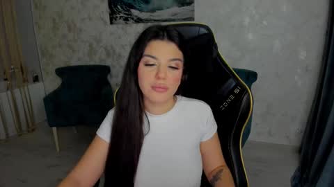 snowingwinter online show from 10.19.25