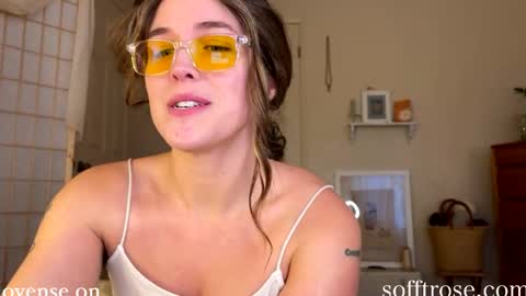Snapshot of sofftrose chatting on 01.05.25 Julia    online show from 01.05.25