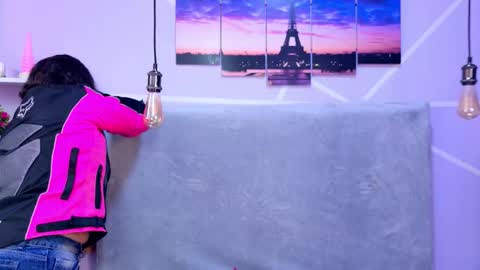 Sofi Noa online show from 10.08.25