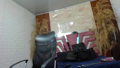 sofia gutierrez   online show from 02.16.25