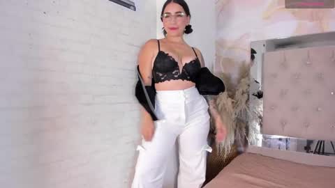 Snapshot of sofia_riveraa chatting on 09.30.25 SOFIA online show from 09.30.25