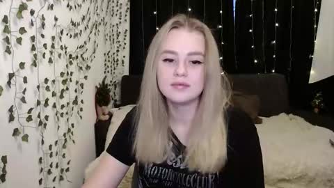 Snapshot of sofia_rosemary chatting on 12.28.24 sofia_rosemary online show from 12.28.24