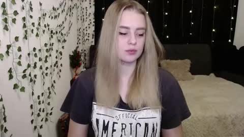 Snapshot of sofia_rosemary chatting on 01.25.25 sofia_rosemary online show from 01.25.25