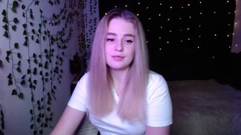 Snapshot of sofia_rosemary chatting on 02.18.25 sofia_rosemary online show from 02.18.25