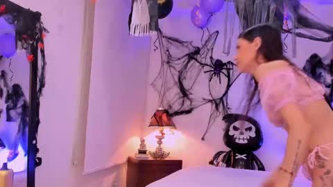 Snapshot of sofiarouge_ chatting on 10.09.25 Sofia Help me reach 5K followers online show from 10.09.25