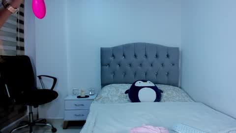 Snapshot of sofii_100 chatting on 12.27.24 Sofi online show from 12.27.24