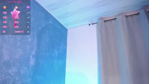 Snapshot of sofiia_grey_ chatting on 12.21.24 Sofi online show from 12.21.24