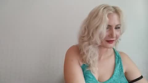 Snapshot of sofishine11 chatting on 10.17.25 Sofi online show from 10.17.25
