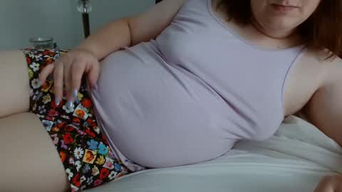 Snapshot of softenbyyy chatting on 09.23.25 chubby enby sissy online show from 09.23.25