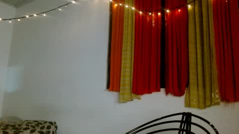 Snapshot of soka_lovers_04_ chatting on 01.11.25 Sofia online show from 01.11.25