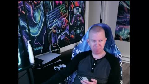 Snapshot of solarlunar1 chatting on 10.18.25 just ask online show from 10.18.25