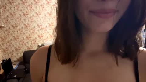 Snapshot of somerfrieler chatting on 09.29.25 Hello My name is Jane  im new model here and little but shy but curious. online show from 09.29.25