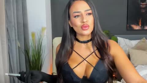 Snapshot of sonia__rey chatting on 09.12.25 Sonia Rey online show from 09.12.25